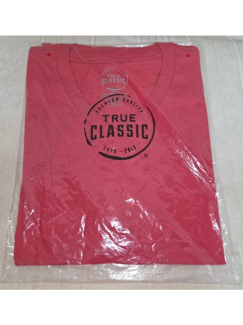 True Classic Men's V-Neck Shirt Short Sleeve RED Size Large  New